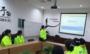 服務于心，管理于人——安徽淮南店職場禮儀與服務管理培訓 